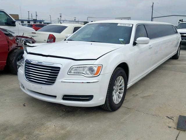 2C3CCAAG8DH627475 - 2013 CHRYSLER 300 WHITE photo 2