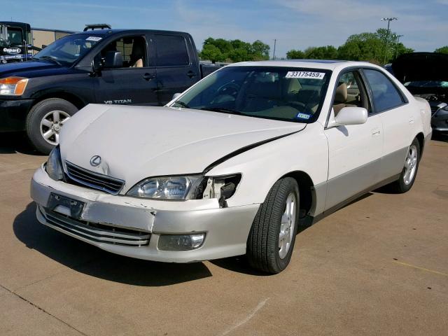 JT8BF28G415106698 - 2001 LEXUS ES 300 WHITE photo 2