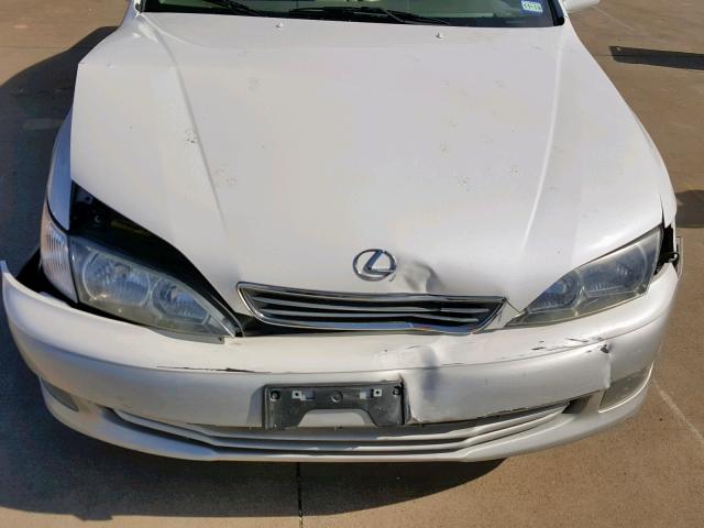 JT8BF28G415106698 - 2001 LEXUS ES 300 WHITE photo 7