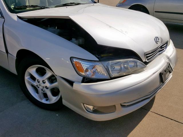 JT8BF28G415106698 - 2001 LEXUS ES 300 WHITE photo 9