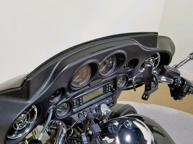 1HD1FC4128Y603390 - 2008 HARLEY-DAVIDSON FLHTCUI BLACK photo 17