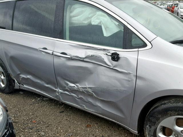 2C4RC1CG0HR597987 - 2017 CHRYSLER PACIFICA L GRAY photo 9