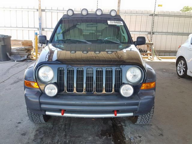 1J4GK38K05W576637 - 2005 JEEP LIBERTY RE BLACK photo 9