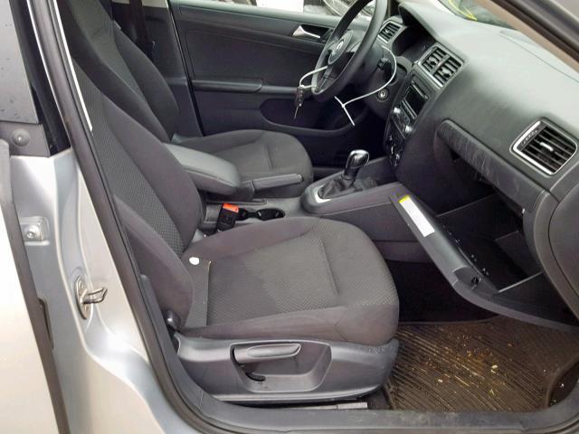 3VW2K7AJ8EM309879 - 2014 VOLKSWAGEN JETTA BASE SILVER photo 5