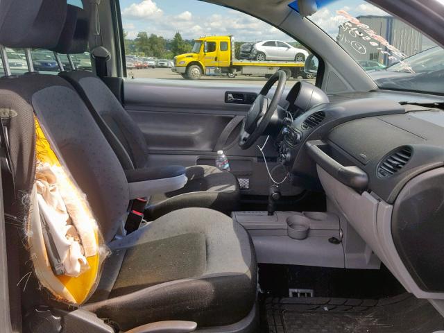 3VWCC21C2YM404352 - 2000 VOLKSWAGEN NEW BEETLE ნაცრისფერი ფოტო 5