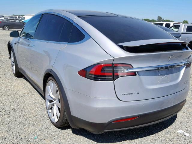 5YJXCBE41HF051811 - 2017 TESLA MODEL X SILVER photo 3