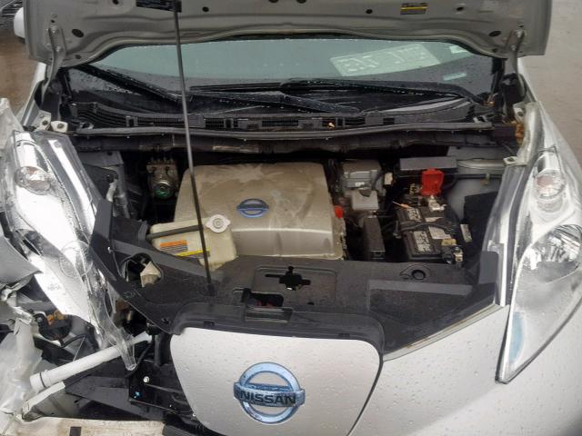 1N4AZ0CP2FC301899 - 2015 NISSAN LEAF S SILVER photo 7