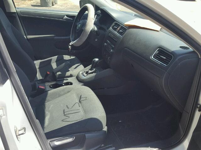 3VW2K7AJ4CM394409 - 2012 VOLKSWAGEN JETTA BASE Սպիտակ լուսանկար 5