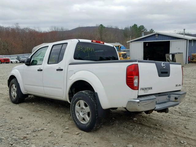 1N6AD07W98C413920 - 2008 NISSAN FRONTIER C WHITE photo 3