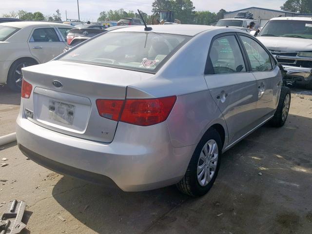 KNAFU4A23D5718167 - 2013 KIA FORTE EX SILVER photo 4