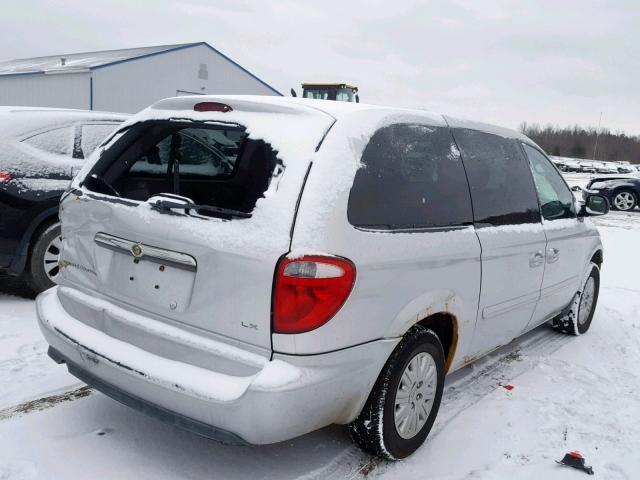 2C4GP44RX5R523324 - 2005 CHRYSLER TOWN & COU SILVER photo 4