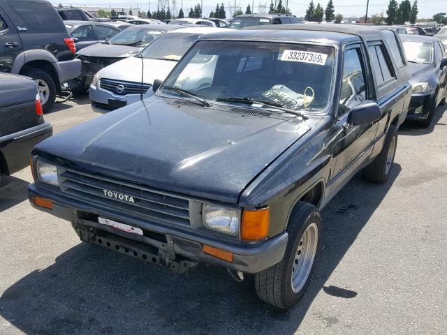 JT4RN50R5J5137458 - 1988 TOYOTA PICKUP 1/2 BLACK photo 2