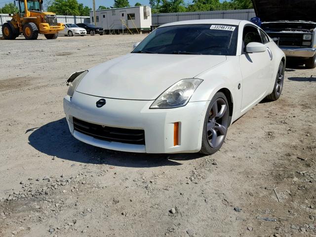 JN1BZ34D18M704941 - 2008 NISSAN 350Z COUPE WHITE photo 2