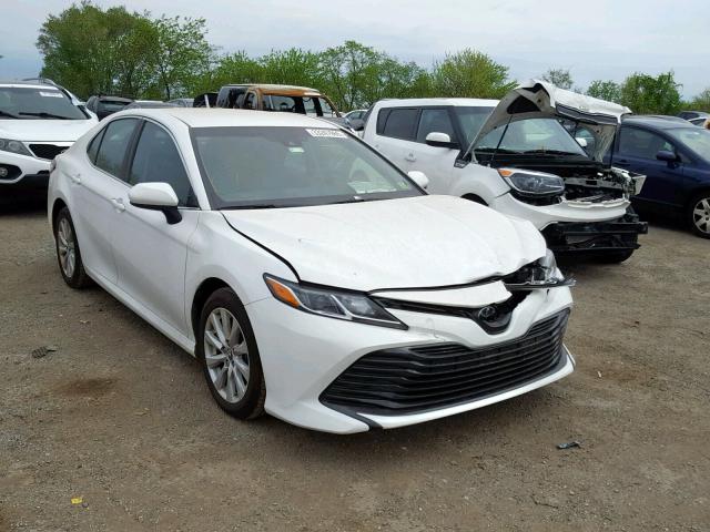 4T1B11HK7JU075401 - 2018 TOYOTA CAMRY L WHITE photo 1