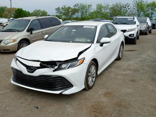 4T1B11HK7JU075401 - 2018 TOYOTA CAMRY L WHITE photo 2