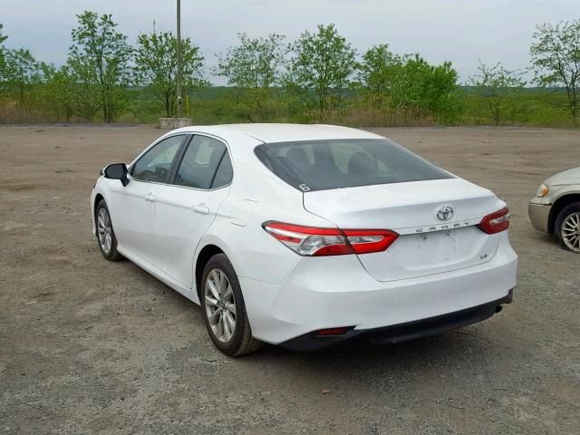 4T1B11HK7JU075401 - 2018 TOYOTA CAMRY L WHITE photo 3