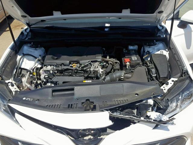 4T1B11HK7JU075401 - 2018 TOYOTA CAMRY L WHITE photo 7