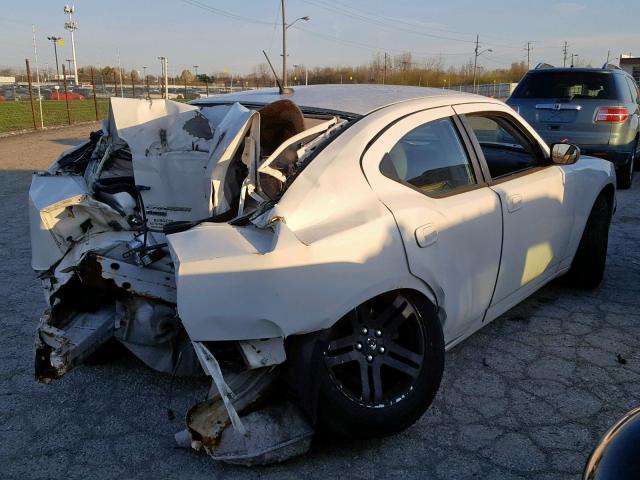 2B3LK33G28H267540 - 2008 DODGE CHARGER SX WHITE photo 4