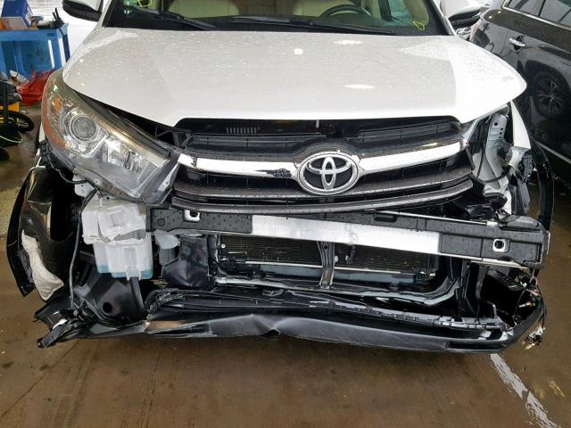 5TDKKRFHXGS138804 - 2016 TOYOTA HIGHLANDER WHITE photo 9