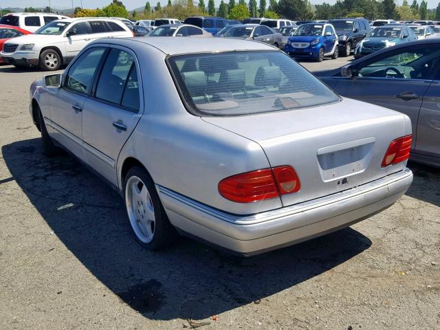 WDBJF72F4VA491802 - 1997 MERCEDES-BENZ E 420 SILVER photo 3