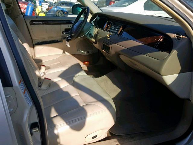 1LNHM83W8YY919503 - 2000 LINCOLN TOWN CAR C BEIGE photo 5