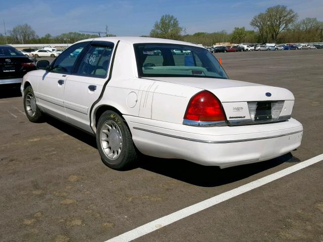 2FAFP74W4WX125080 - 1998 FORD CROWN VICT WHITE photo 3