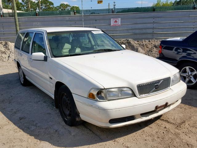 YV1LW5571W2447913 - 1998 VOLVO V70 WHITE photo 1