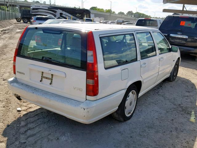 YV1LW5571W2447913 - 1998 VOLVO V70 WHITE photo 4