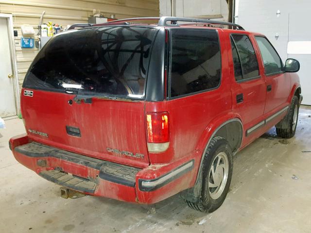 1GNDT13W9W2242420 - 1998 CHEVROLET BLAZER RED photo 4