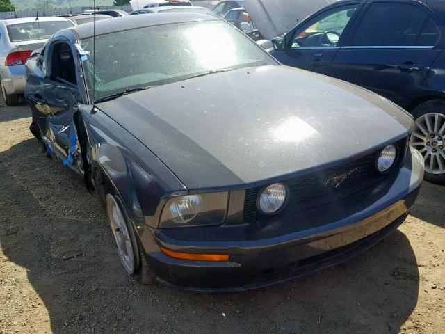 1ZVFT82H275257318 - 2007 FORD MUSTANG GT GRAY photo 1