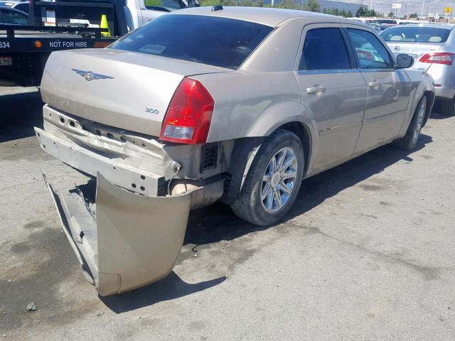 2C3KA43R06H159570 - 2006 CHRYSLER 300 GOLD photo 4