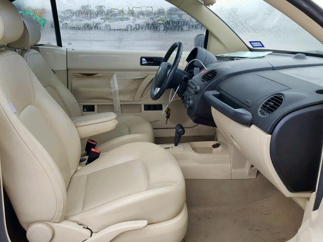 3VWRF31Y78M405077 - 2008 VOLKSWAGEN NEW BEETLE Creme Foto 5