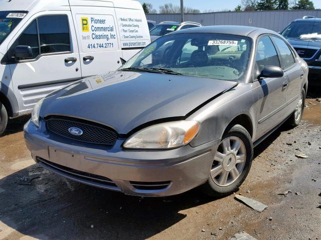 1FAFP56U05A285027 - 2005 FORD TAURUS SEL GRAY photo 2