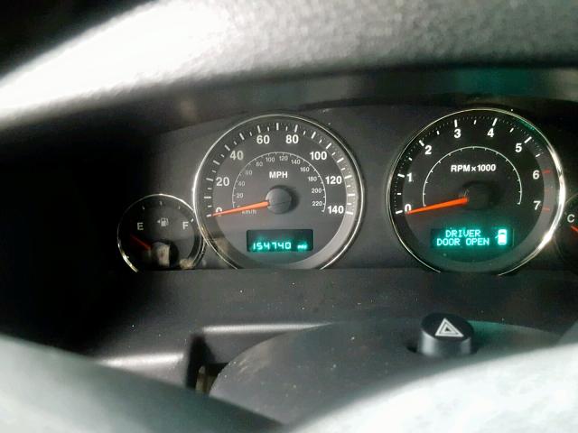 1J8HG58216C105681 - 2006 JEEP COMMANDER SILVER photo 8