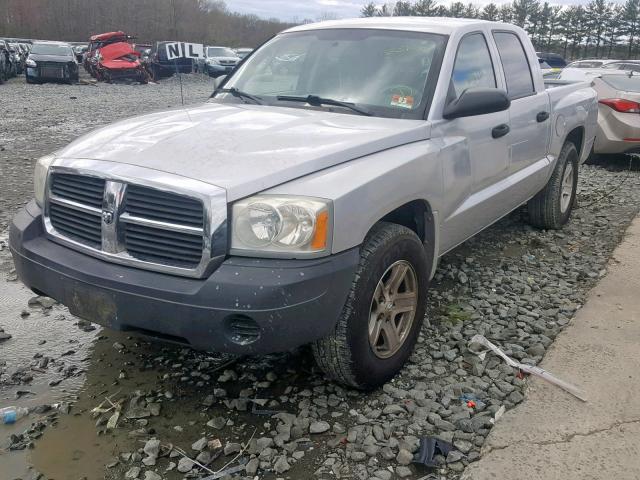 1D7HE28K95S304502 - 2005 DODGE DAKOTA QUA SILVER photo 2