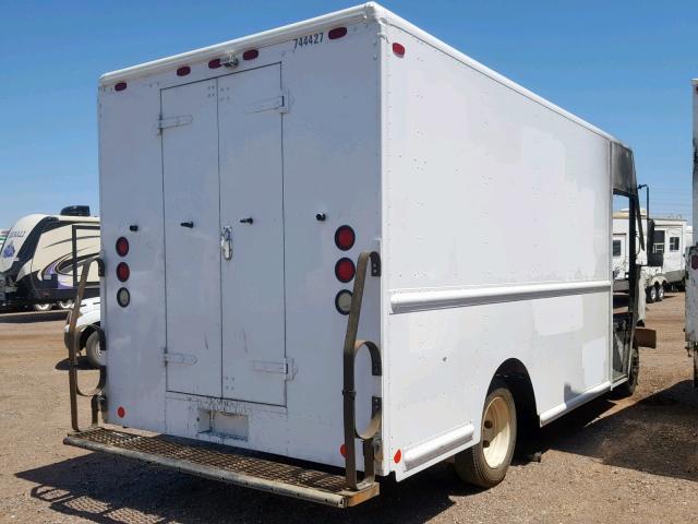 5B4KPD25583427632 - 2008 WORKHORSE CUSTOM CHASSIS COMMERCIAL WHITE photo 4