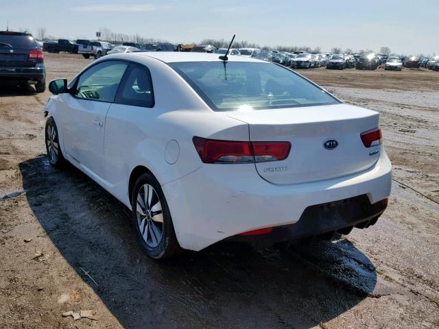 KNAFU6A28D5670449 - 2013 KIA FORTE EX WHITE photo 3