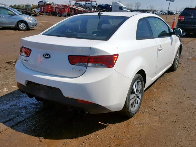 KNAFU6A28D5670449 - 2013 KIA FORTE EX WHITE photo 4