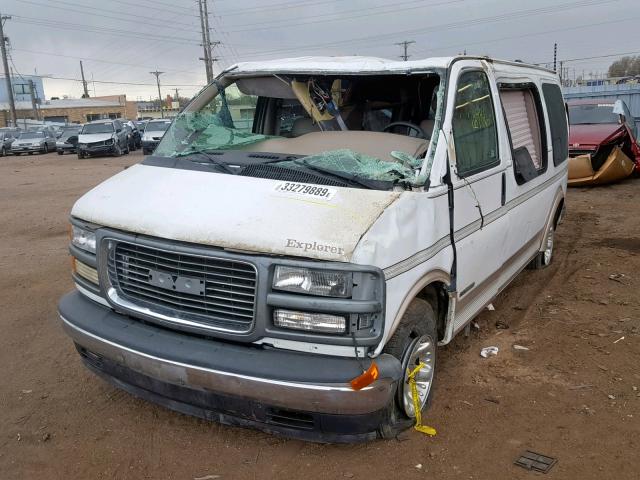 1GDFG15RX21145560 - 2002 GMC SAVANA RV WHITE photo 2