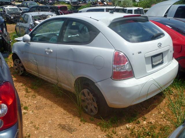 KMHCM36C88U070964 - 2008 HYUNDAI ACCENT GS WHITE photo 3