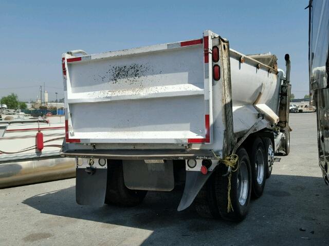 1XPCDB9X4WD468035 - 1998 PETERBILT 377 WHITE photo 4