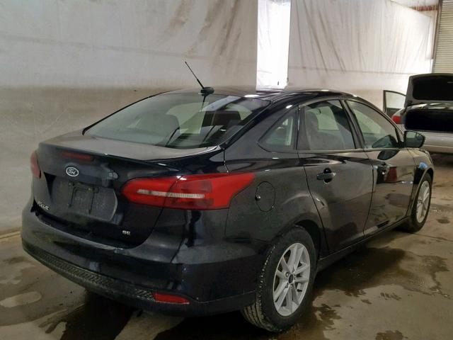 1FADP3F26HL321838 - 2017 FORD FOCUS SE BLACK photo 4