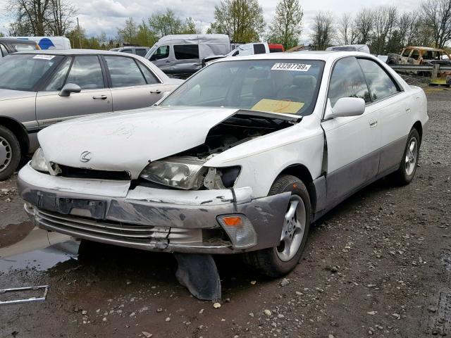 JT8BF22G3V0050149 - 1997 LEXUS ES 300 WHITE photo 2