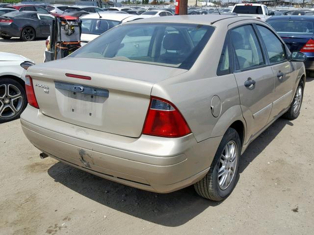 1FAFP34N17W267691 - 2007 FORD FOCUS ZX4 GOLD photo 4