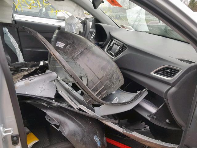 3KPC24A36KE057238 - 2019 HYUNDAI ACCENT SE SILVER photo 5