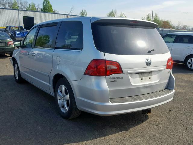 2V8HW34129R582700 - 2009 VOLKSWAGEN ROUTAN SE SILVER photo 3