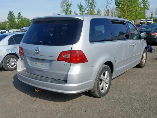 2V8HW34129R582700 - 2009 VOLKSWAGEN ROUTAN SE SILVER photo 4