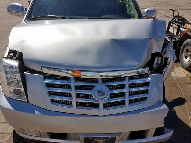 1GYS4AEF3BR257050 - 2011 CADILLAC ESCALADE SILVER photo 7