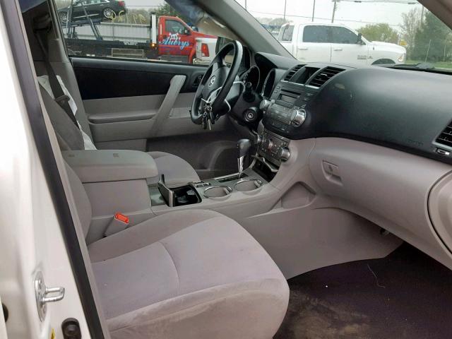 5TDBK3EH1CS172154 - 2012 TOYOTA HIGHLANDER WHITE photo 5