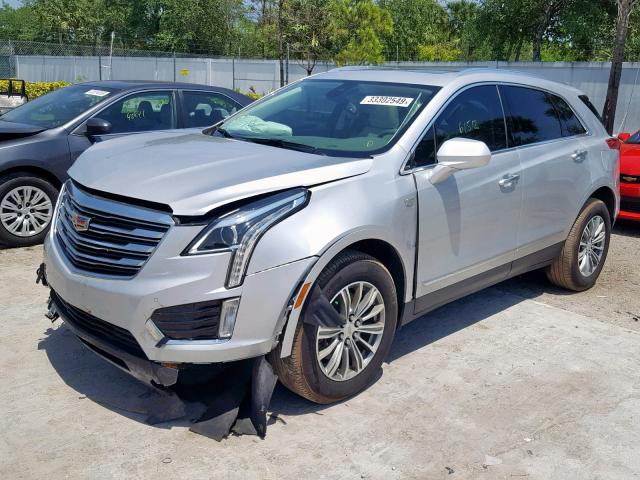 1GYKNBRS9HZ113389 - 2017 CADILLAC XT5 LUXURY SILVER photo 2